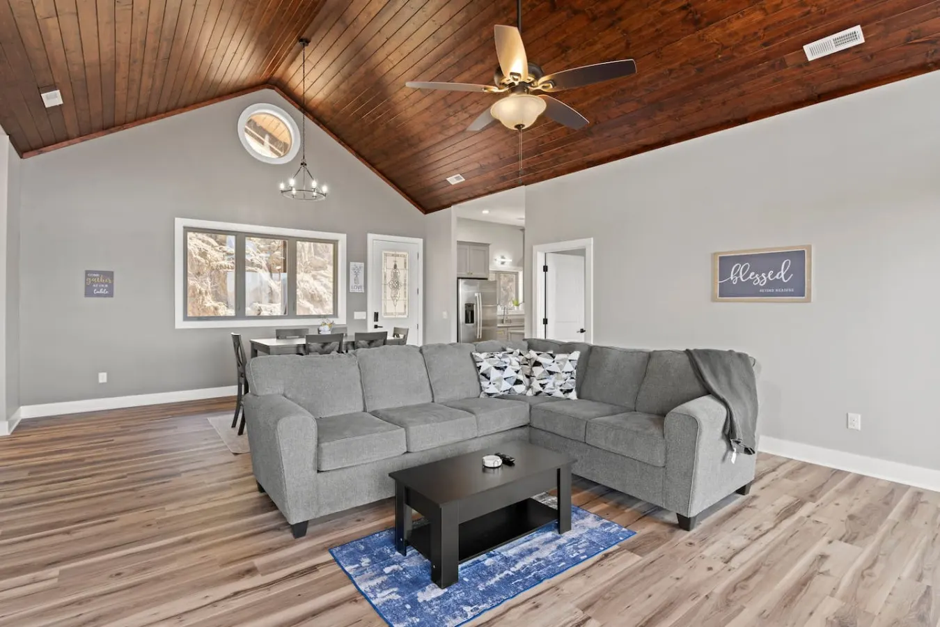 Mountain Magic King Suite w/ Mountain View 10
