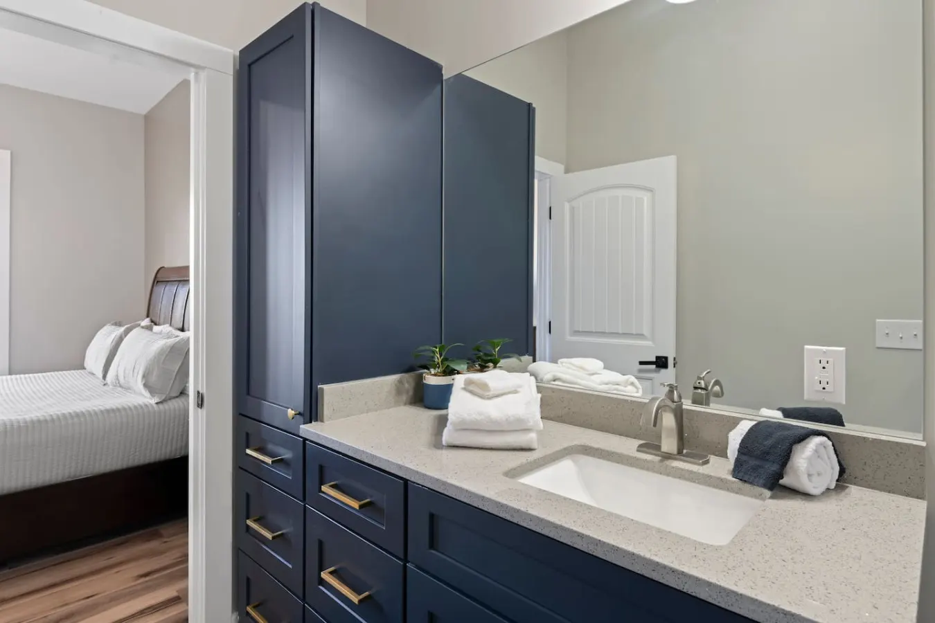 Mountain Magic King Suite w/ Mountain View 13