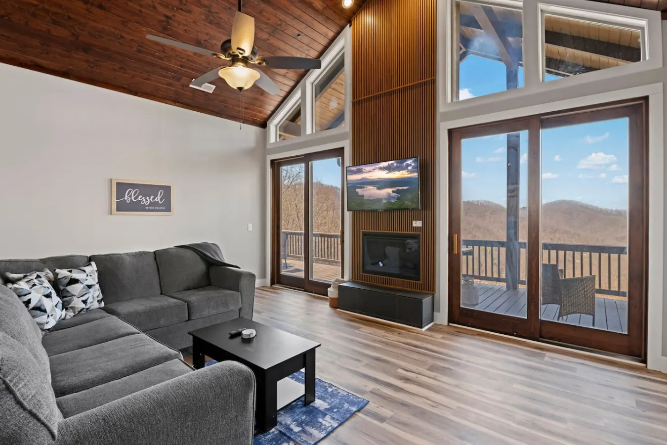 Mountain Magic King Suite w/ Mountain View 7