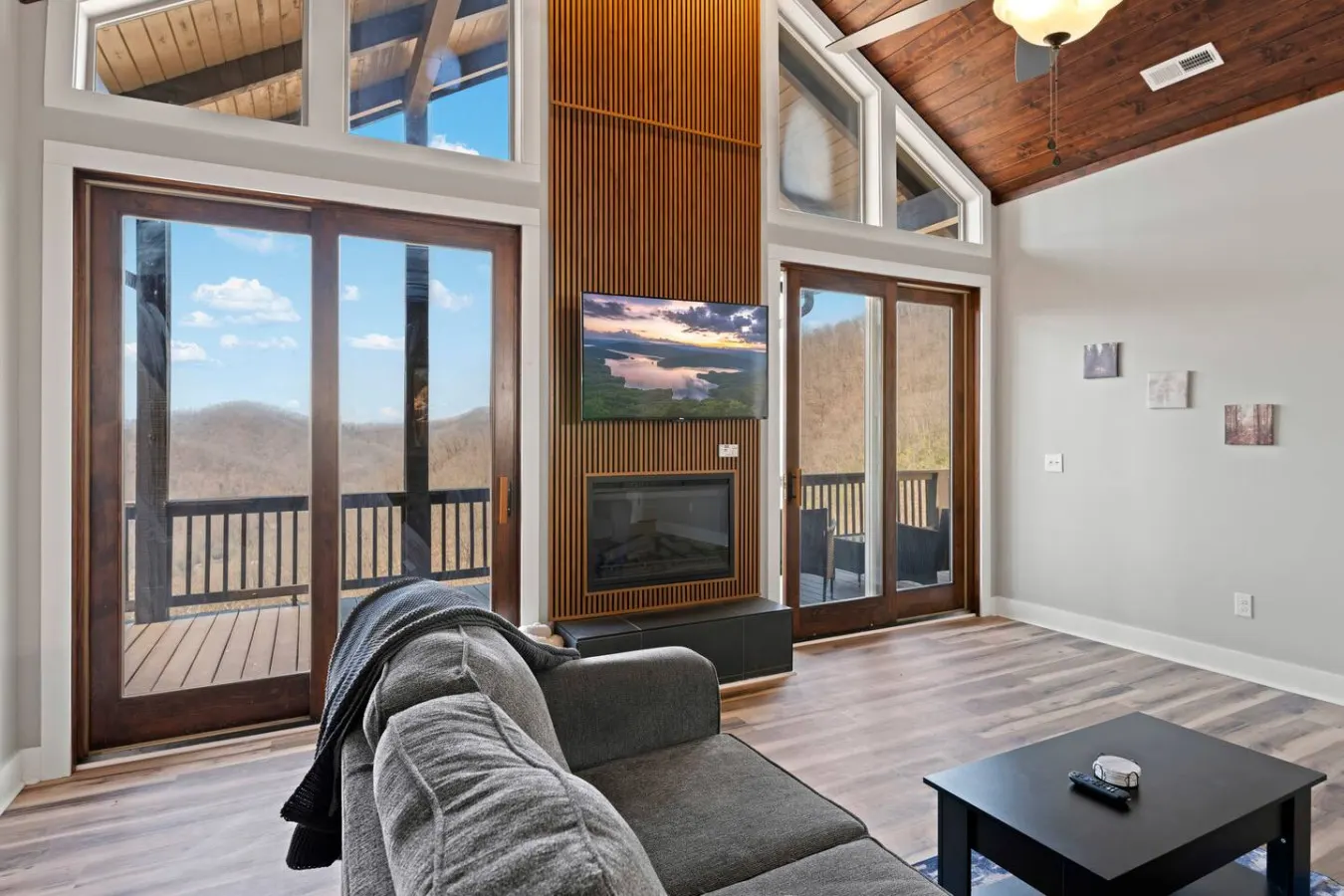 Mountain Magic King Suite w/ Mountain View 8