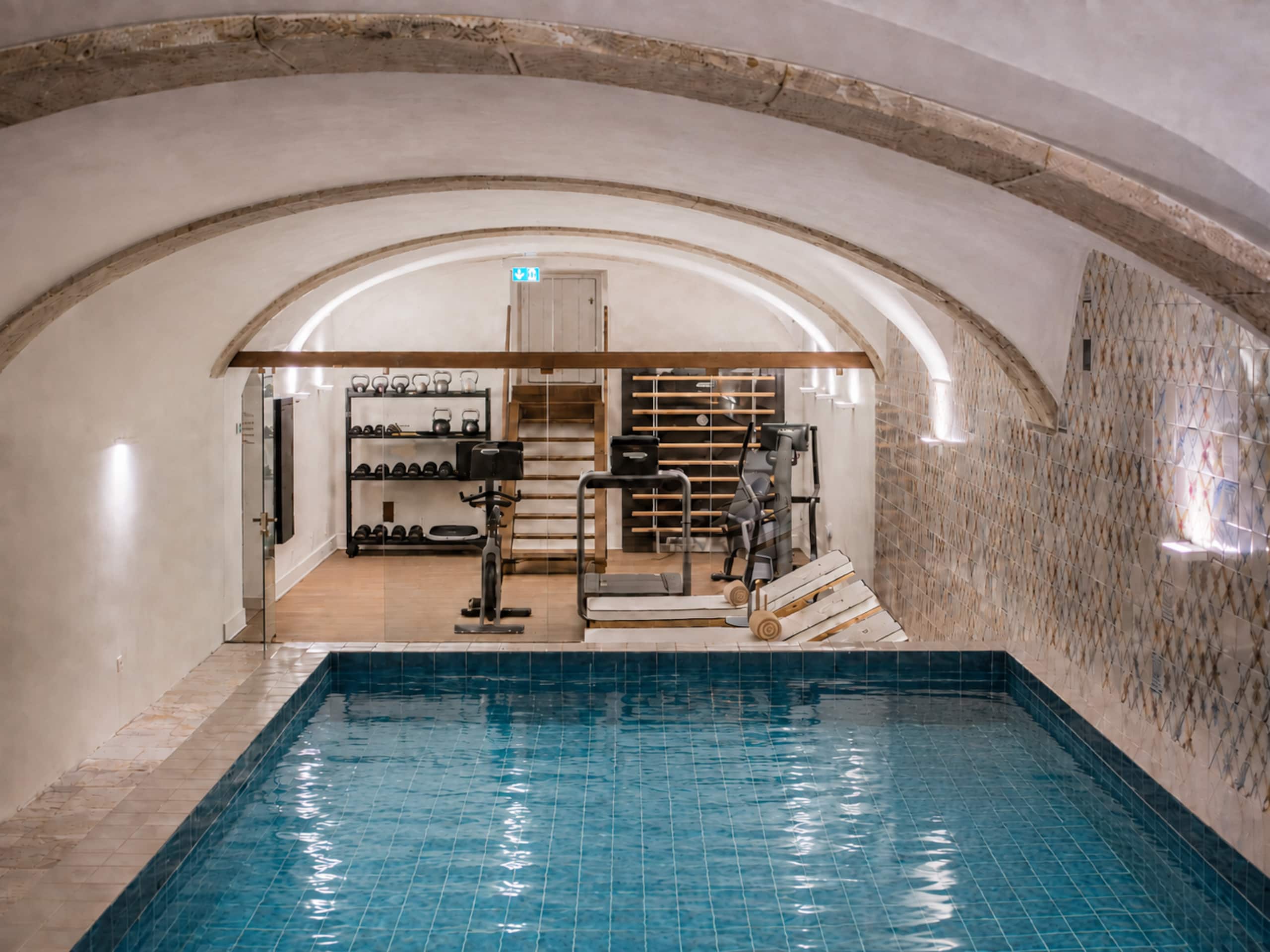 Elegant Alfama Stay / 3 bedrooms & 3 bathrooms — photo 3