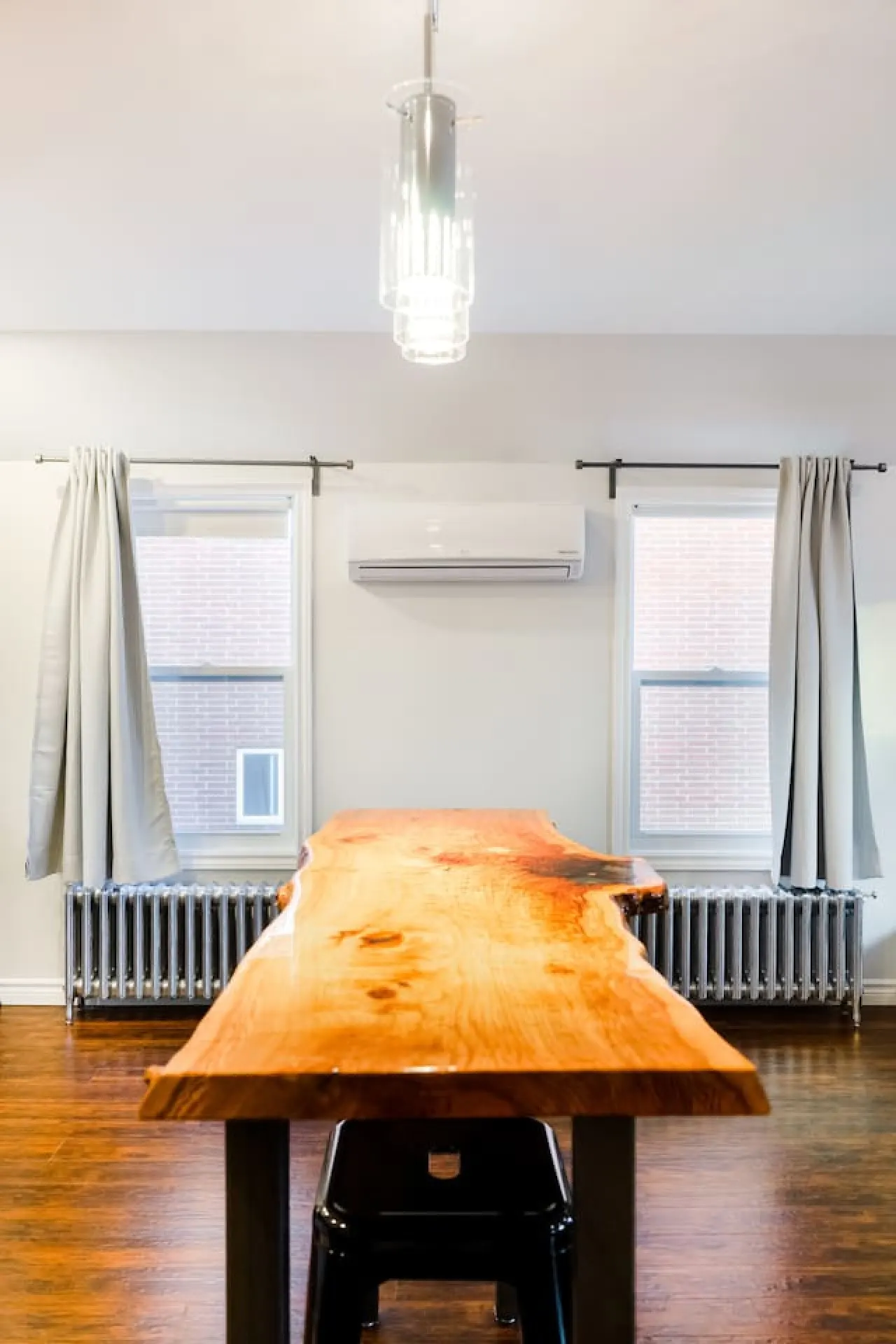 Stylishly Remodeled Queen Victoria Loft 11