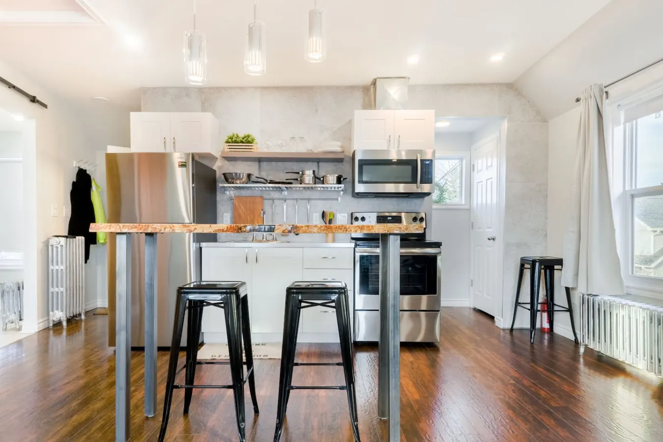 Stylishly Remodeled Queen Victoria Loft 8