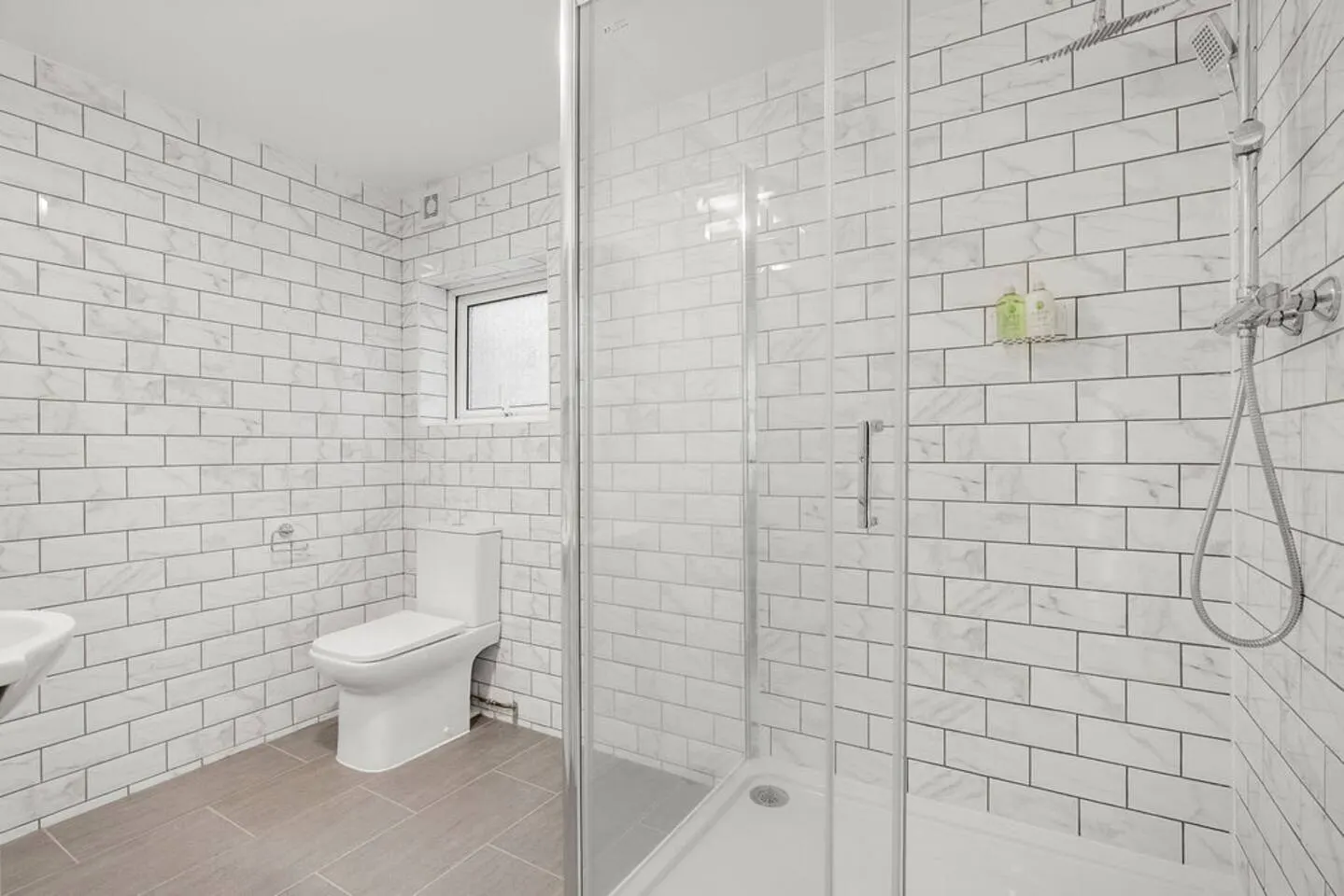 Contractor House-fast WiFi,free parking,big kitchn 10