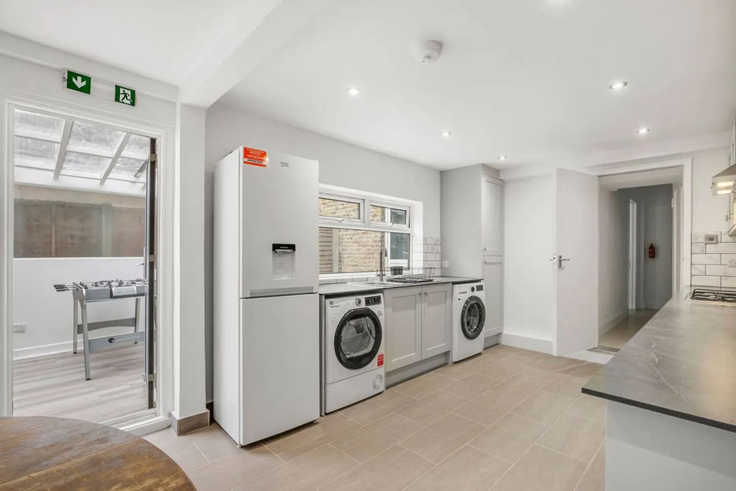 Contractor House-fast WiFi,free parking,big kitchn 17