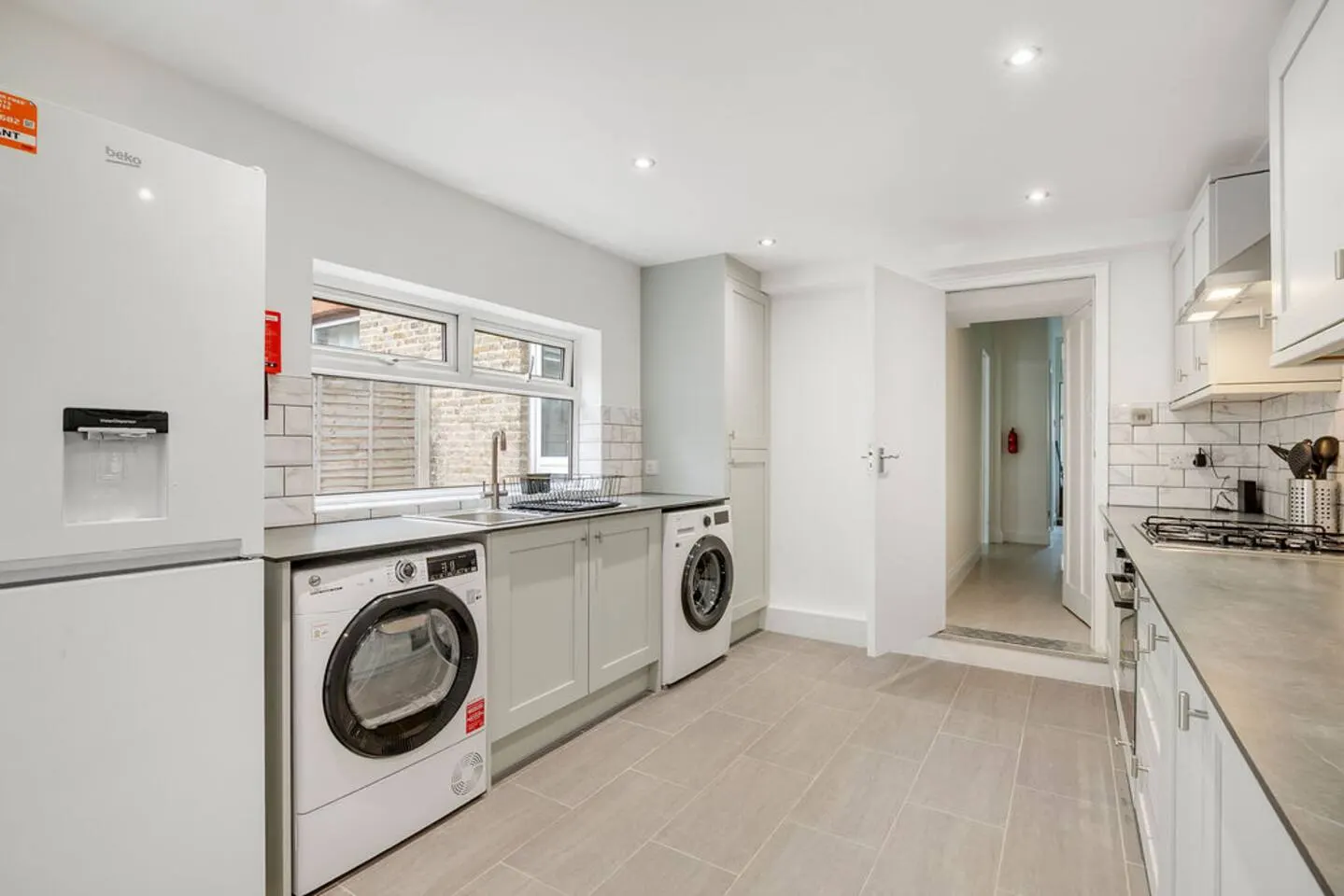 Contractor House-fast WiFi,free parking,big kitchn 18