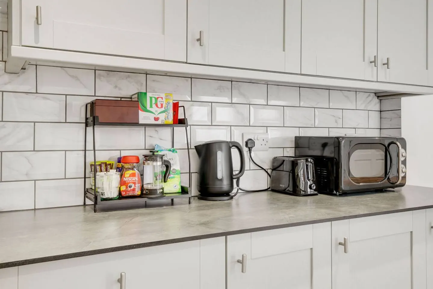 Contractor House-fast WiFi,free parking,big kitchn 20