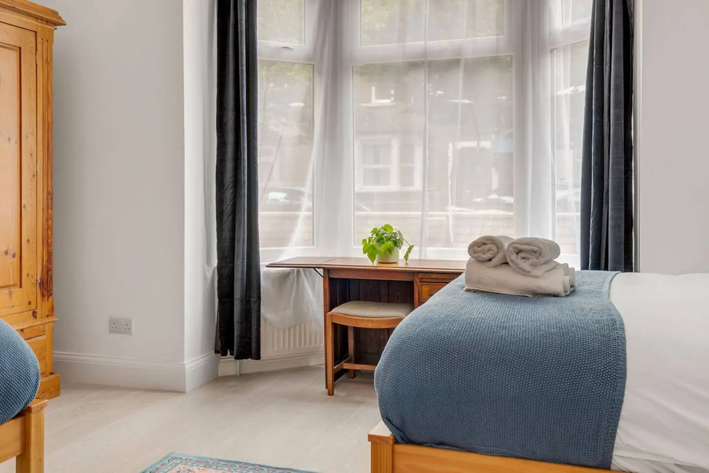 Contractor House-fast WiFi,free parking,big kitchn — photo 4