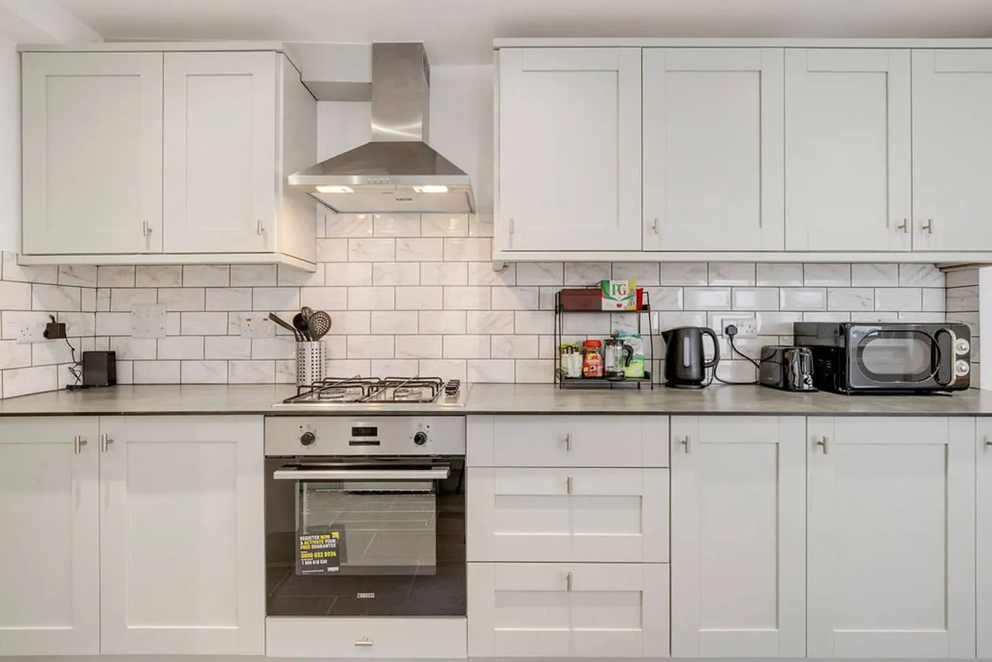 Contractor House-fast WiFi,free parking,big kitchn 6