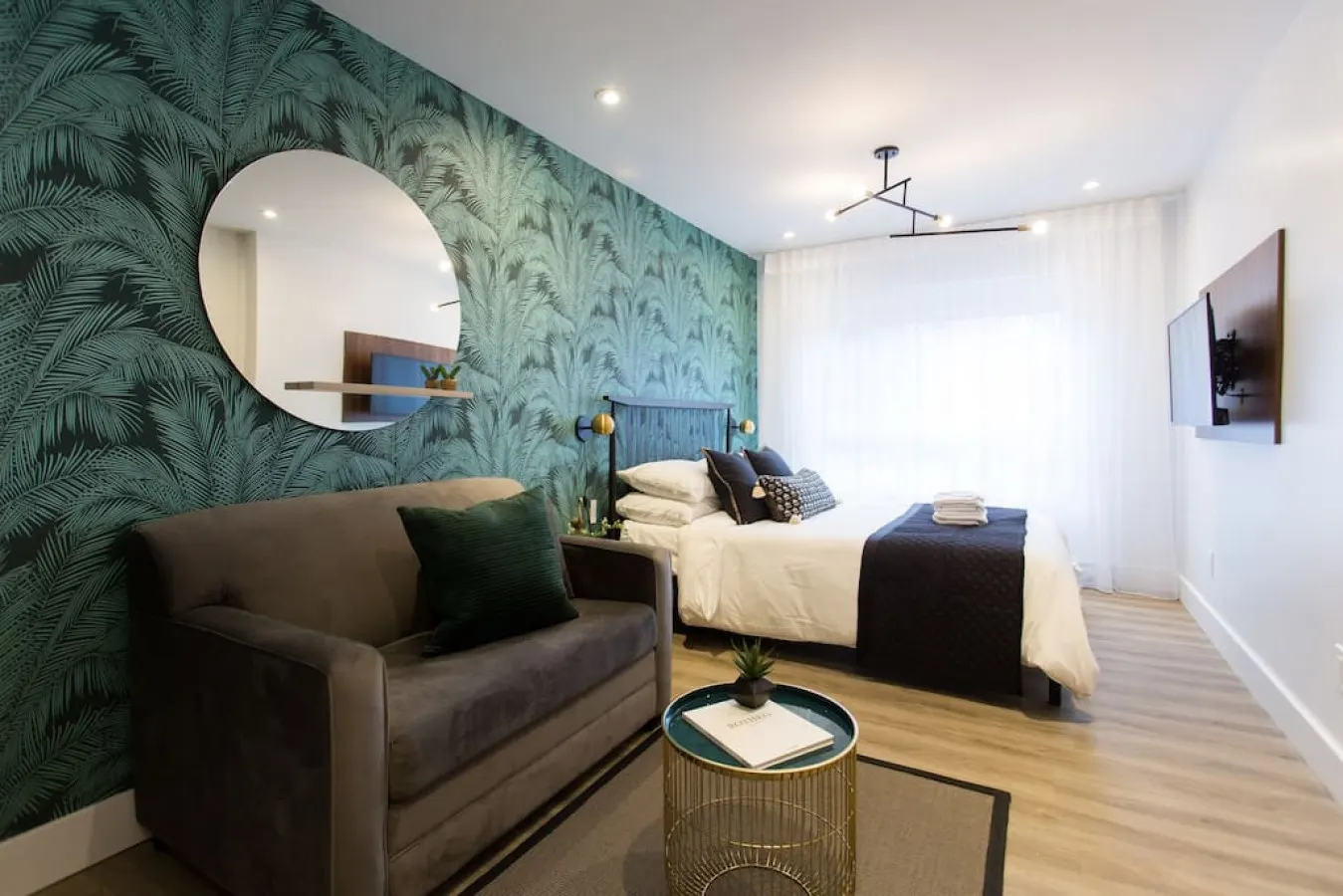 Little Italy - Studio Palms Steps from Jean Talon Market Full Bath - Unit 303 1