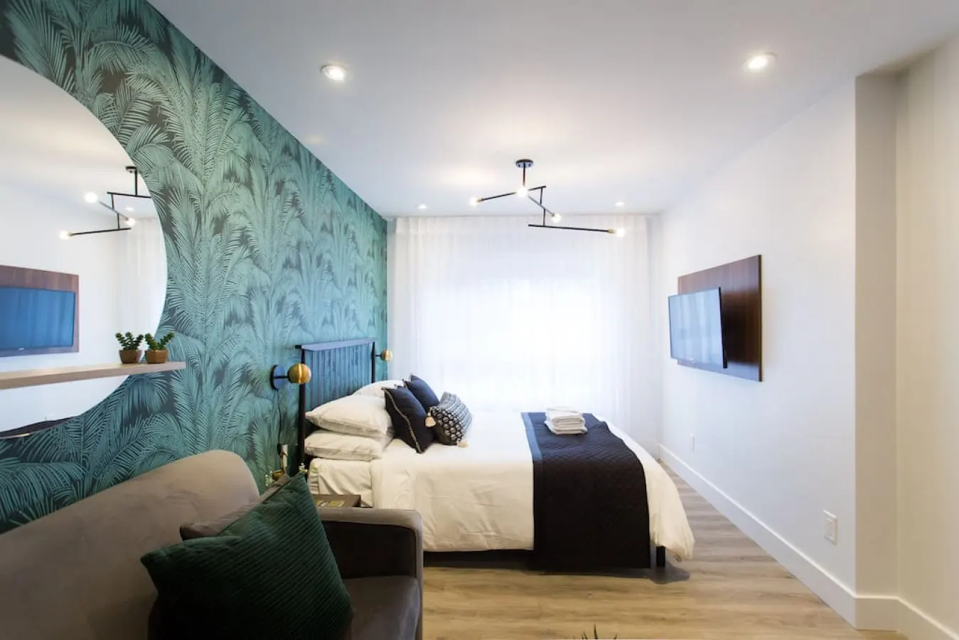 Little Italy - Studio Palms Steps from Jean Talon Market Full Bath - Unit 303 14