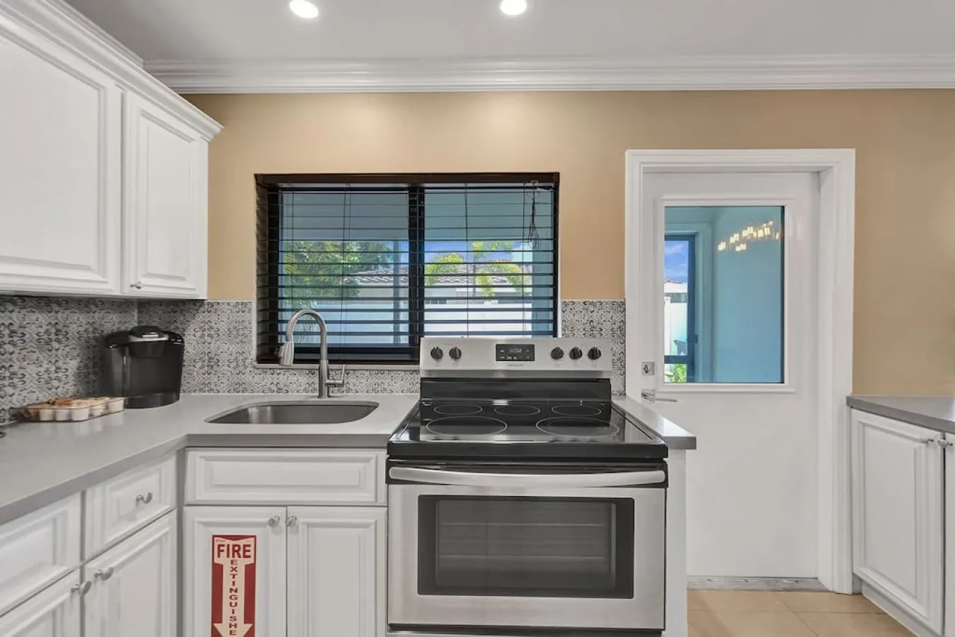 Monthly - 1210 Duplex - Romantic Retreat 11