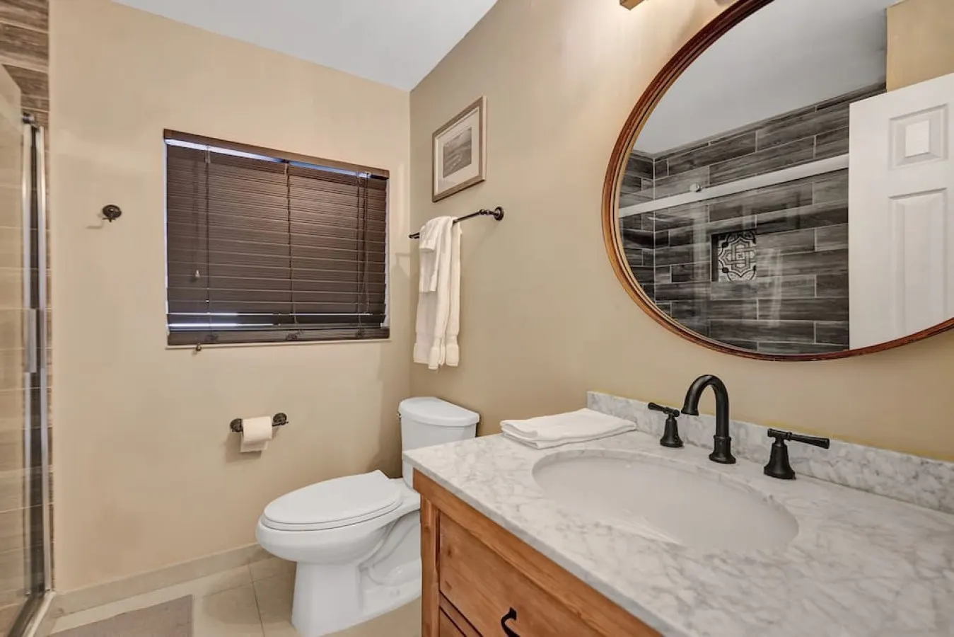 Monthly - 1210 Duplex - Romantic Retreat 13