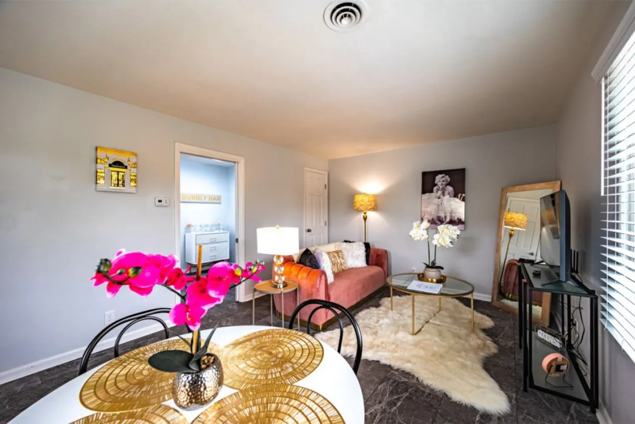 Clintonville Cozy Haven! Near Parks, Shops & OSU! 3