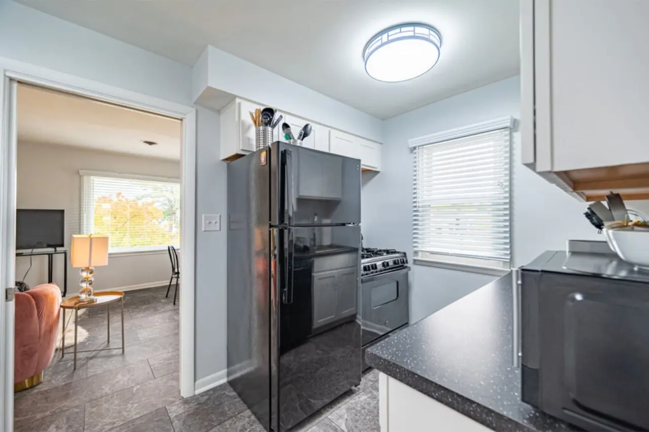 Clintonville Cozy Haven! Near Parks, Shops & OSU! 4