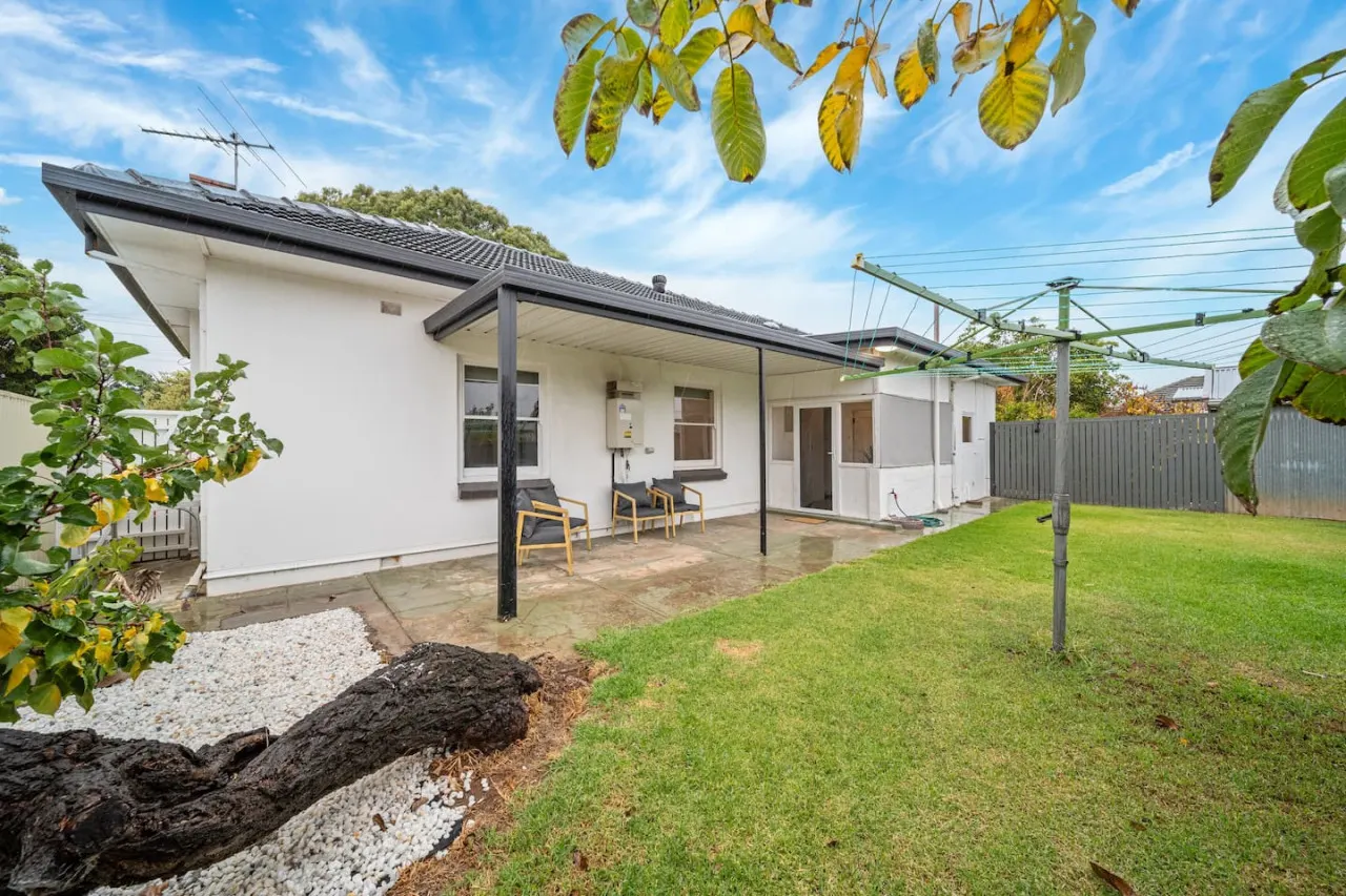 Kaleamera—Relaxed Stay Near Beach & Shops 17