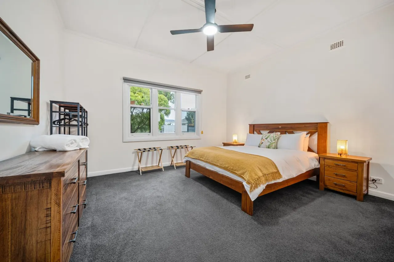 Kaleamera—Relaxed Stay Near Beach & Shops — photo 4