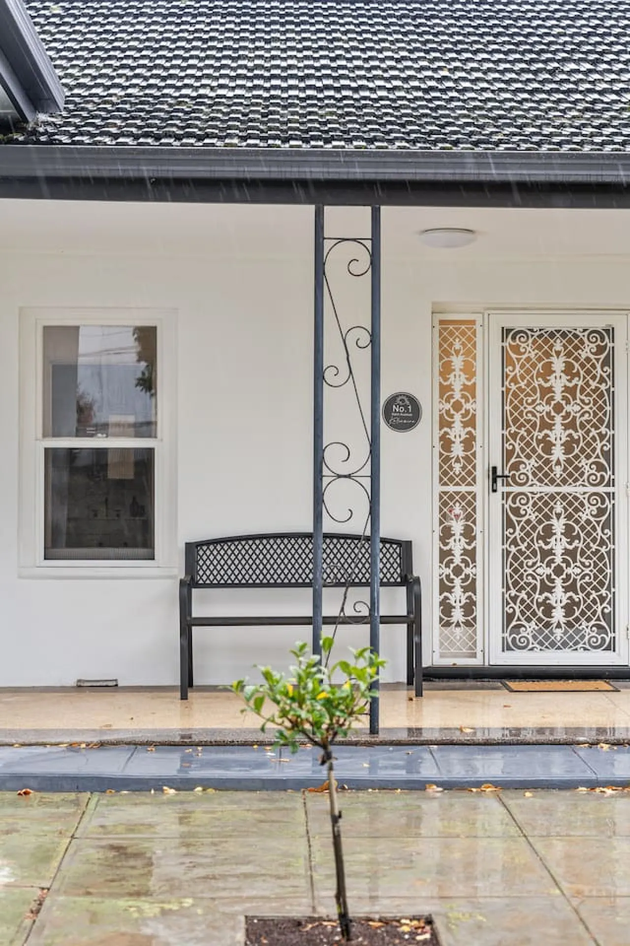 Kaleamera—Relaxed Stay Near Beach & Shops 7