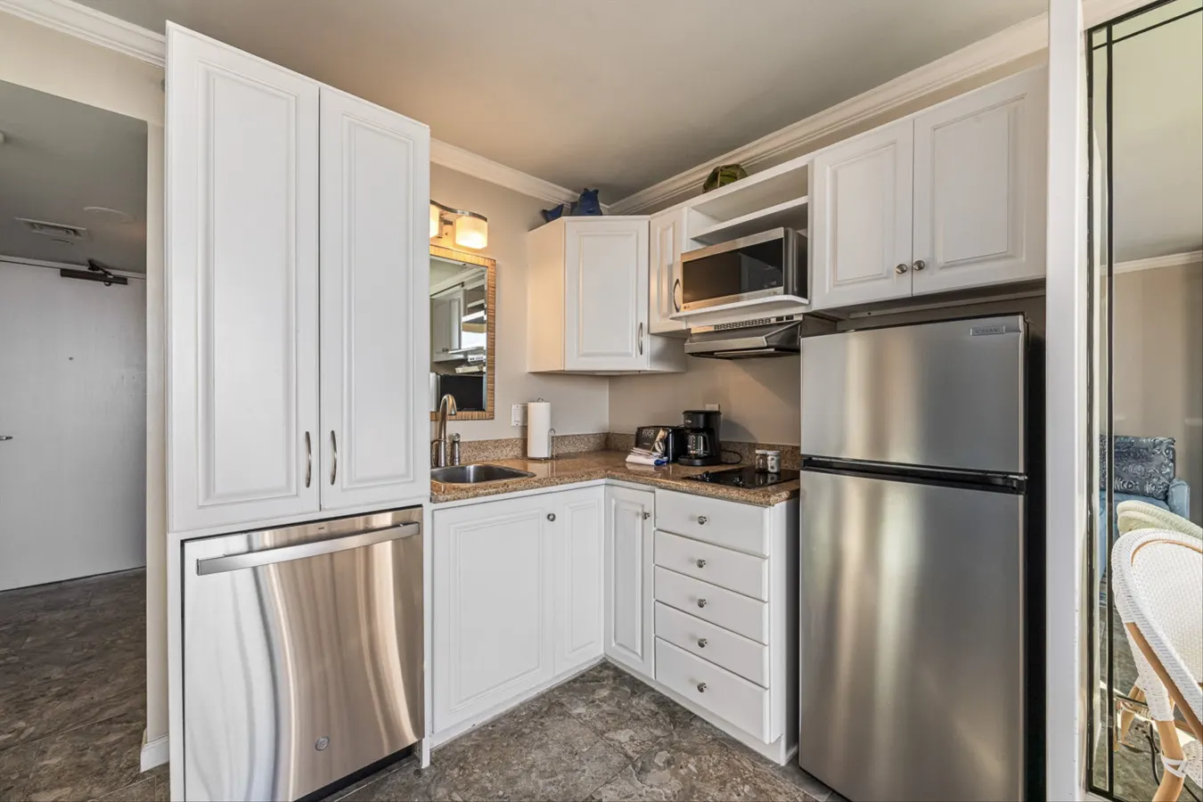 Beautiful San Luis Condo! Amazing pool, view and amenities 12