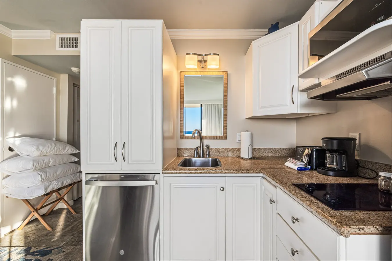 Beautiful San Luis Condo! Amazing pool, view and amenities 13