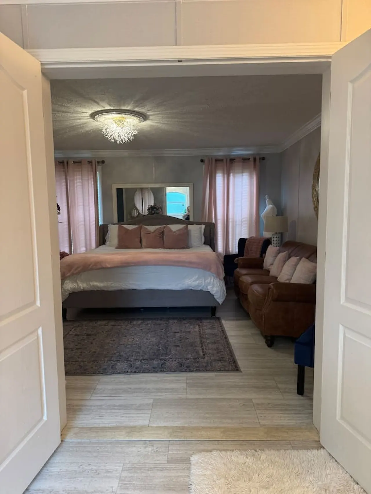 The Farmhouse at Ruby Anna Acres 14