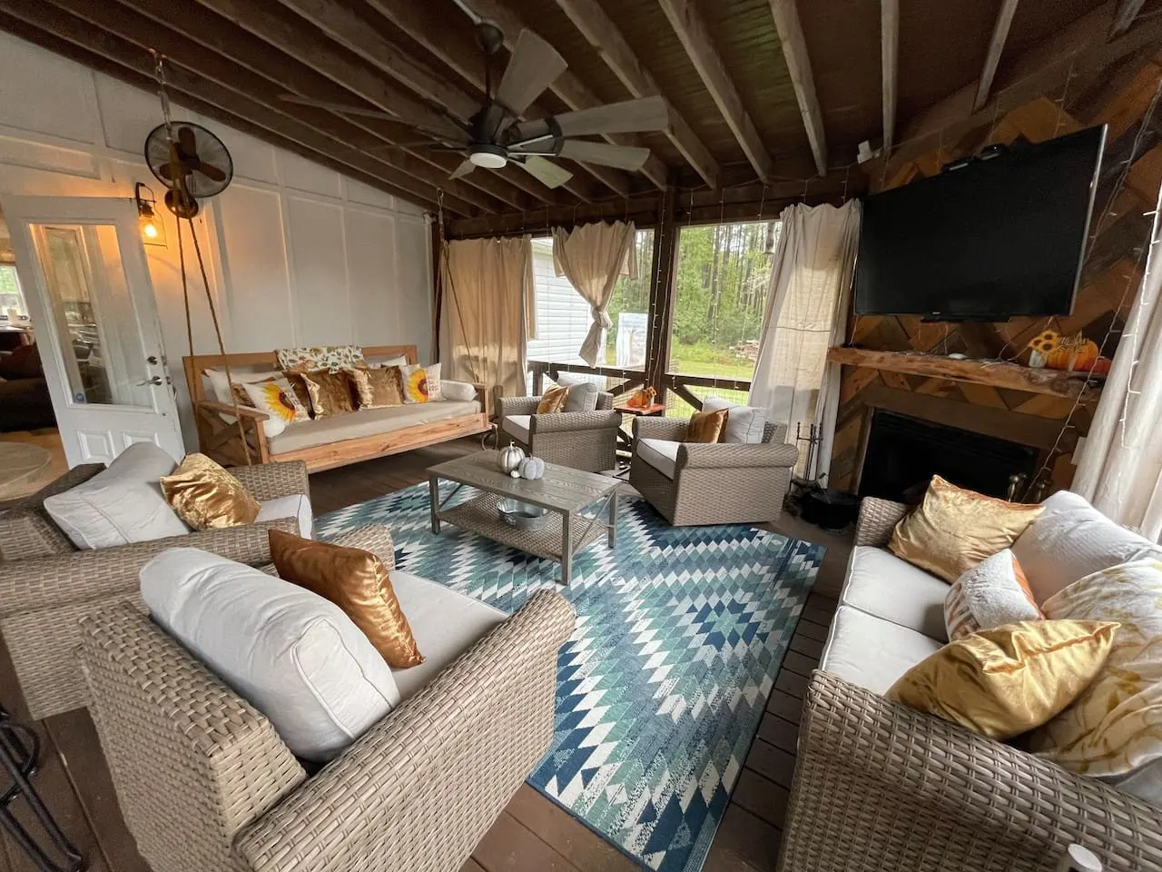 The Farmhouse at Ruby Anna Acres 7