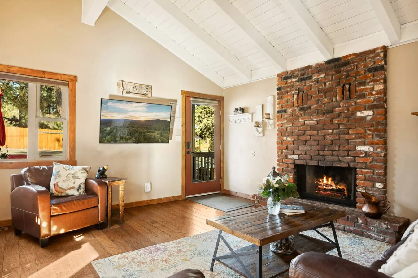 Alpine Crest, BBQ & Fully Fenced Pet Friendly 1