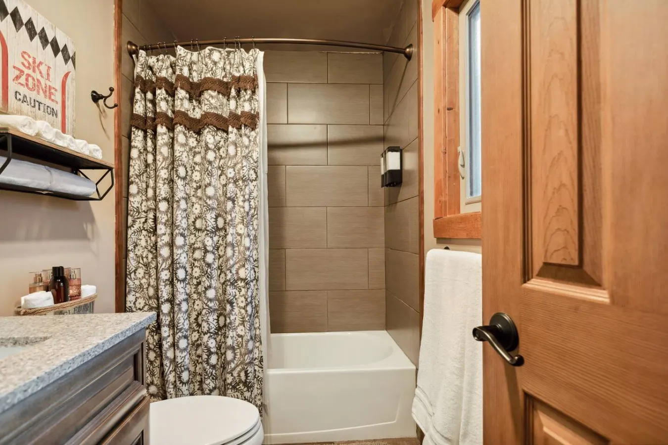 Alpine Crest, BBQ & Fully Fenced Pet Friendly 19