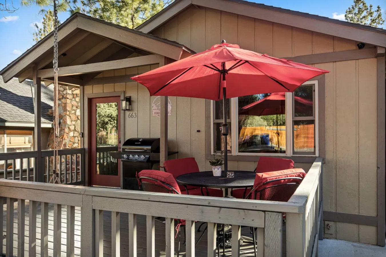 Alpine Crest, BBQ & Fully Fenced Pet Friendly 3
