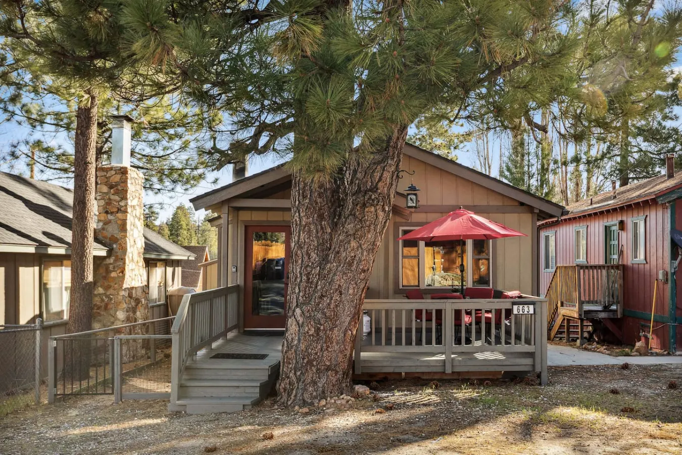 Alpine Crest, BBQ & Fully Fenced Pet Friendly 5