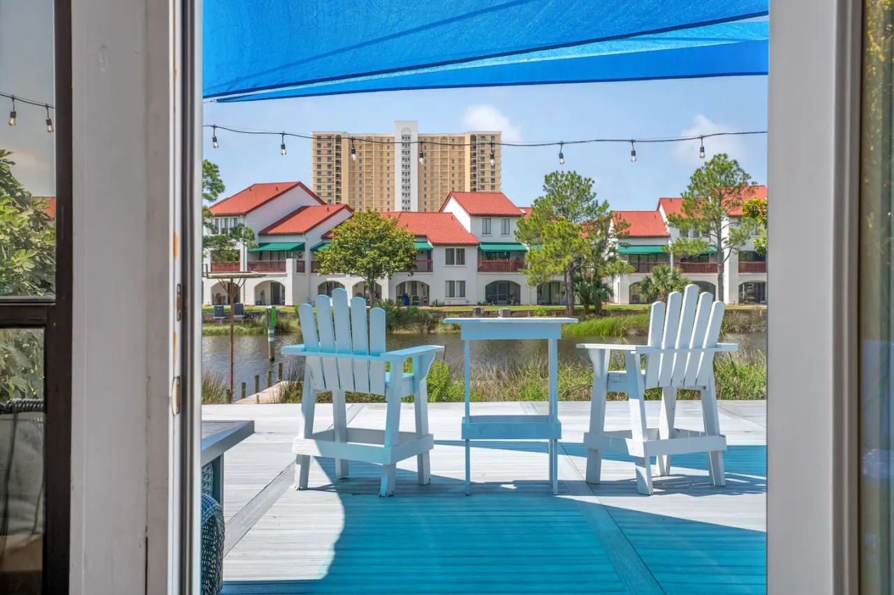 Poseidon’s Palace Dock Pool Hot Tub 18