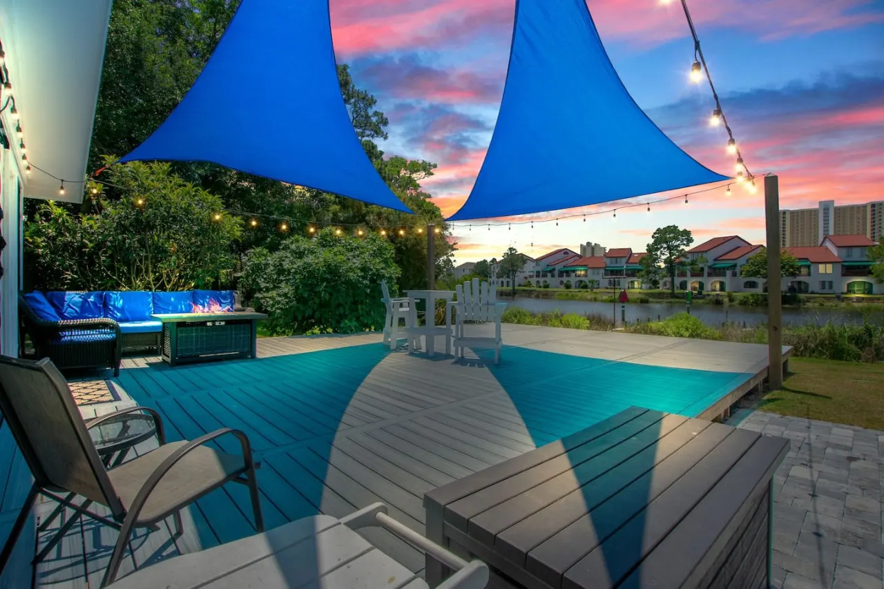 Poseidon’s Palace Dock Pool Hot Tub 8