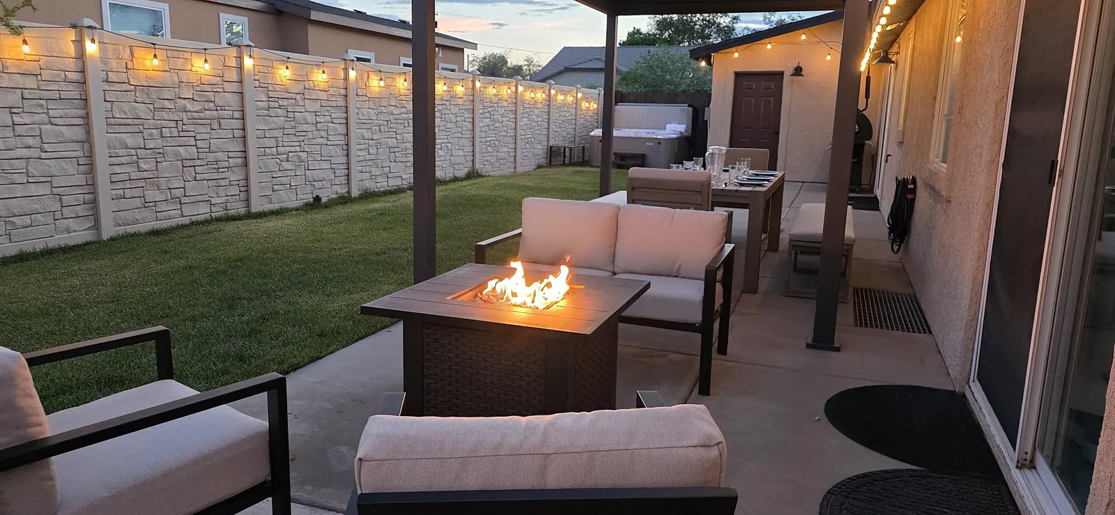 Hot Tub, Game Room, Coffee Bar, Fire Pit, Pancakes — photo 2