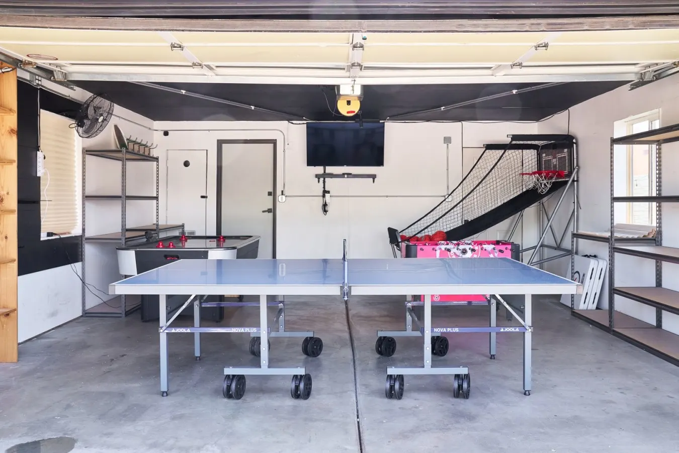 Hot Tub, Game Room, Coffee Bar, Fire Pit, Pancakes — photo 3