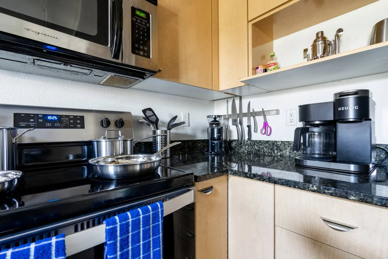 Gym&Rooftop Access! Downtown Loft Balcony+Parking 10