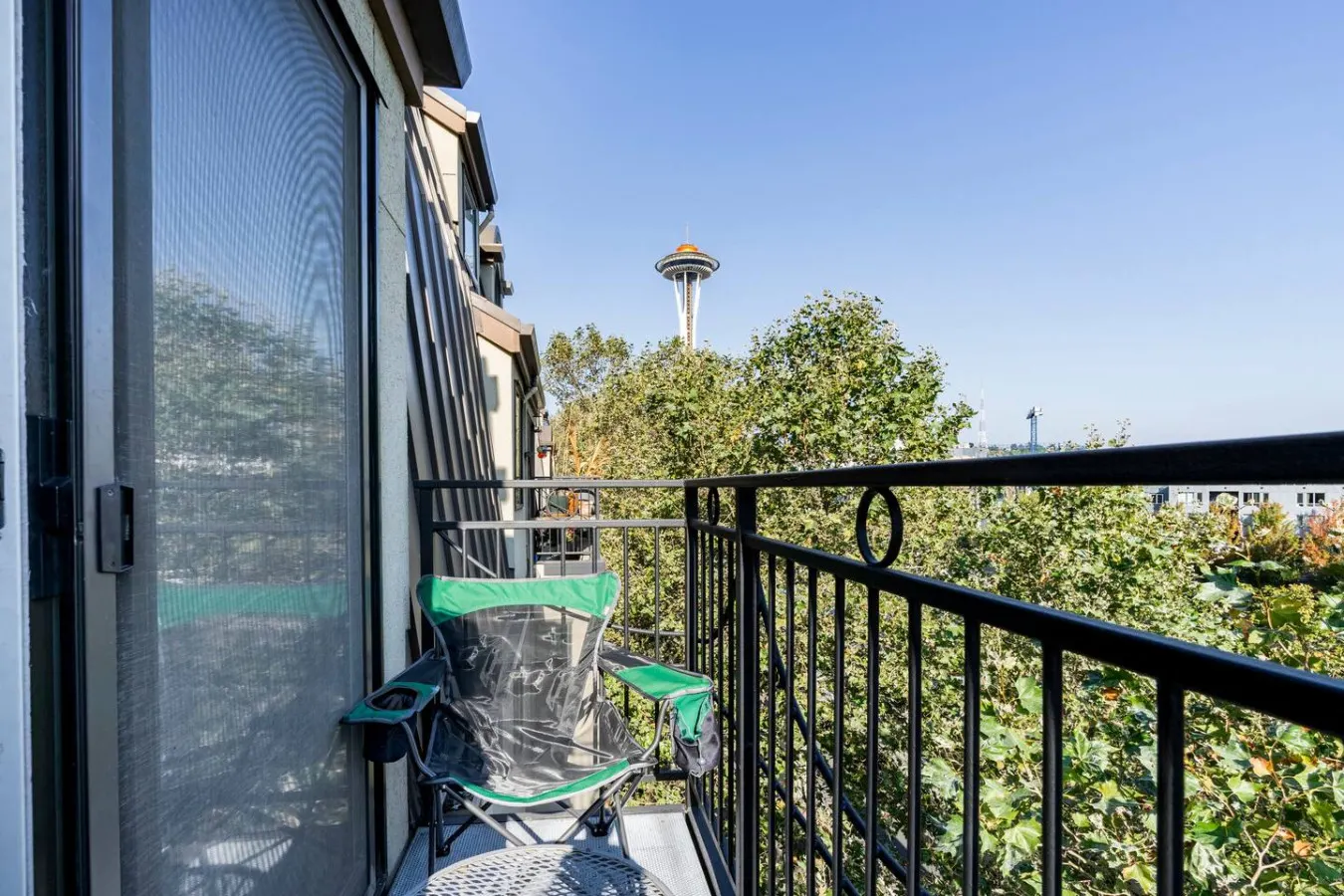 Gym&Rooftop Access! Downtown Loft Balcony+Parking — photo 3