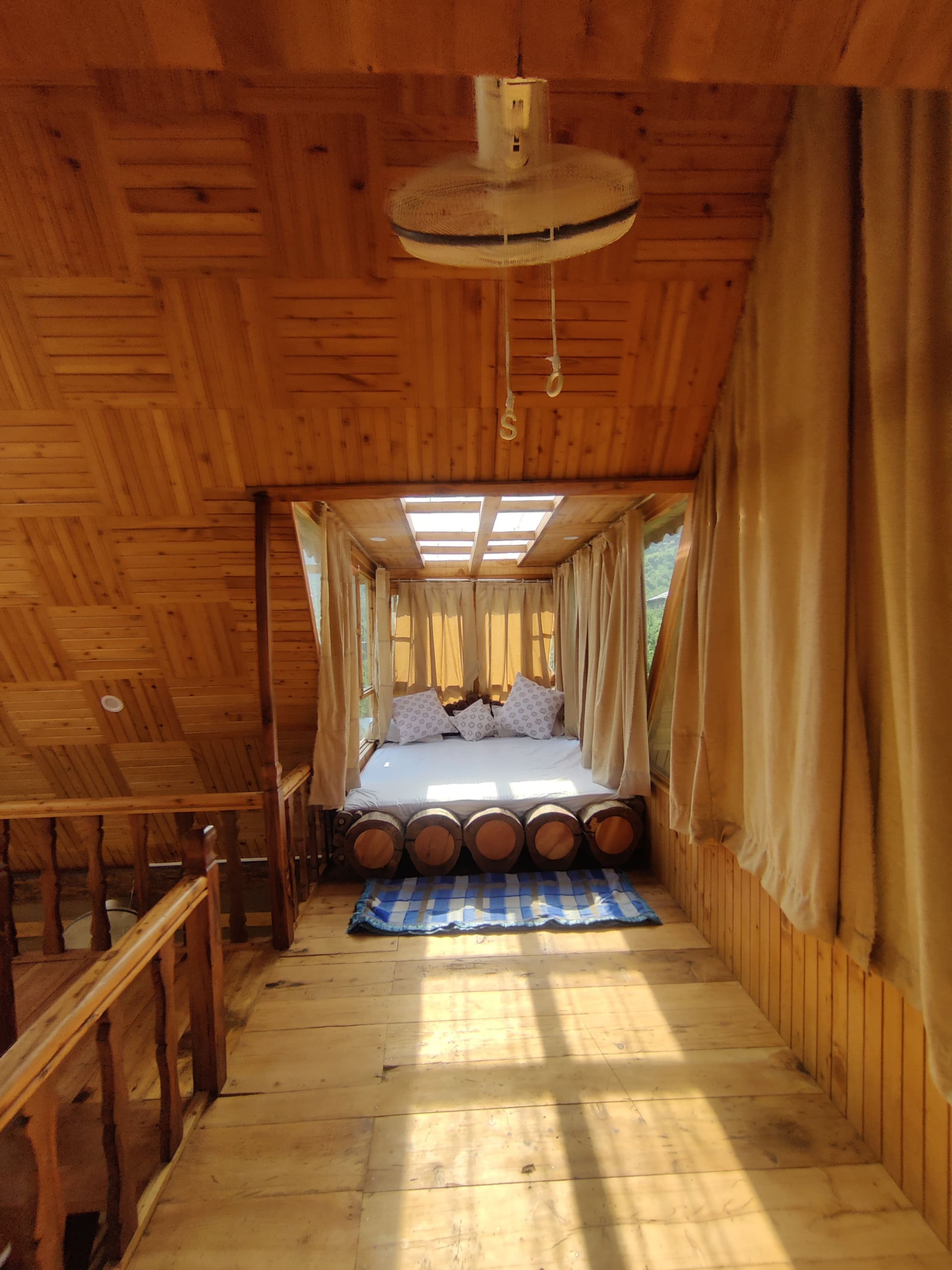 Offbeat trails, one hut, endless peace. — photo 5