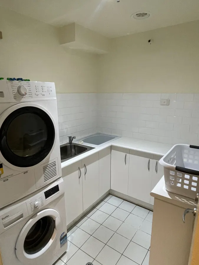 Readyset Apartments on King - 3 bedroom apartment-B8 16