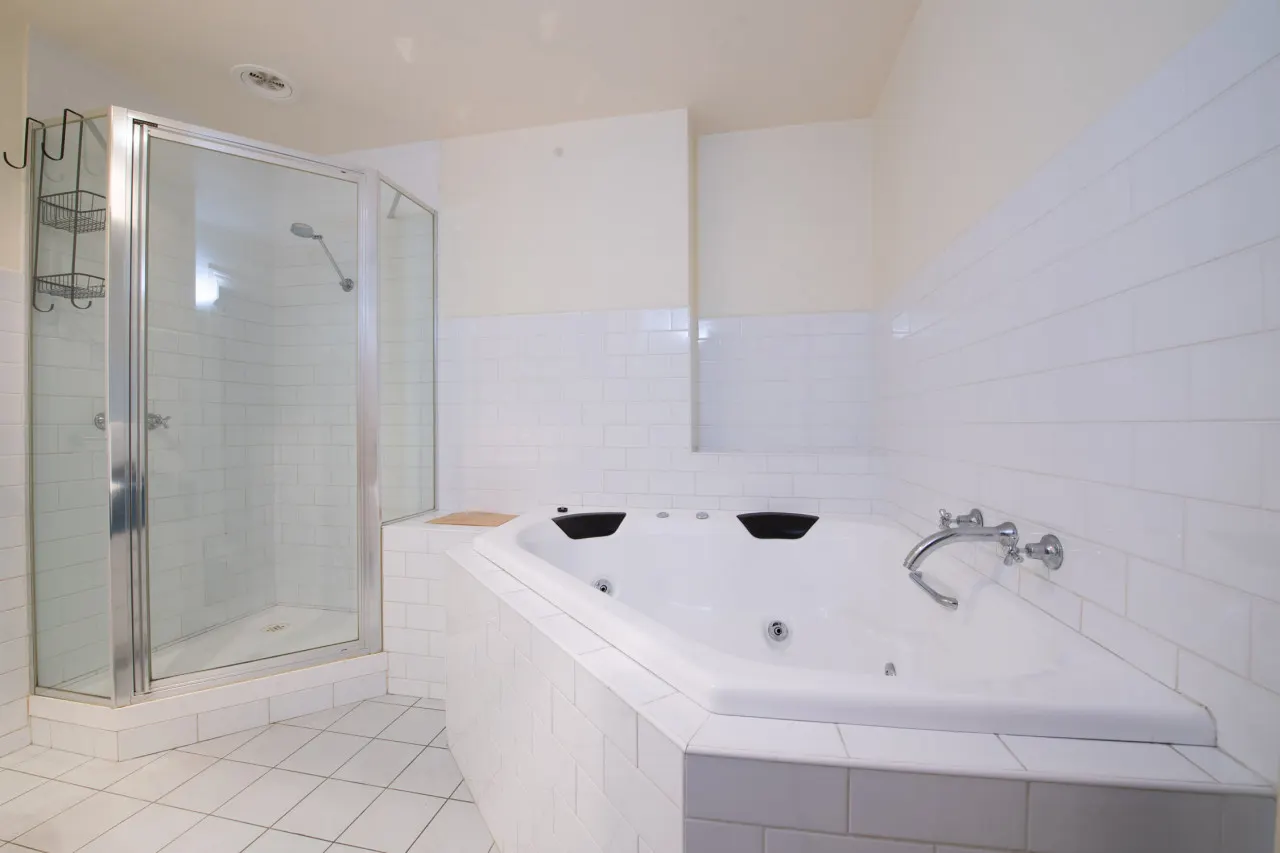 Readyset Apartments on King - 3 bedroom apartment-B8 18