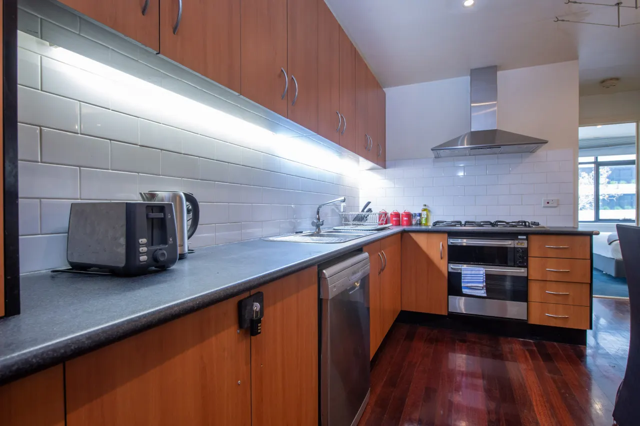 Readyset Apartments on King - 3 bedroom apartment-B8 4