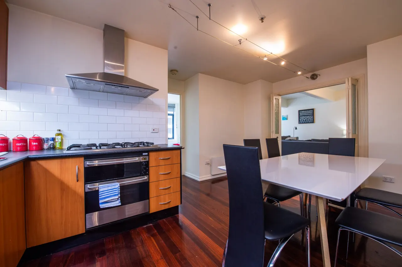 Readyset Apartments on King - 3 bedroom apartment-B8 5