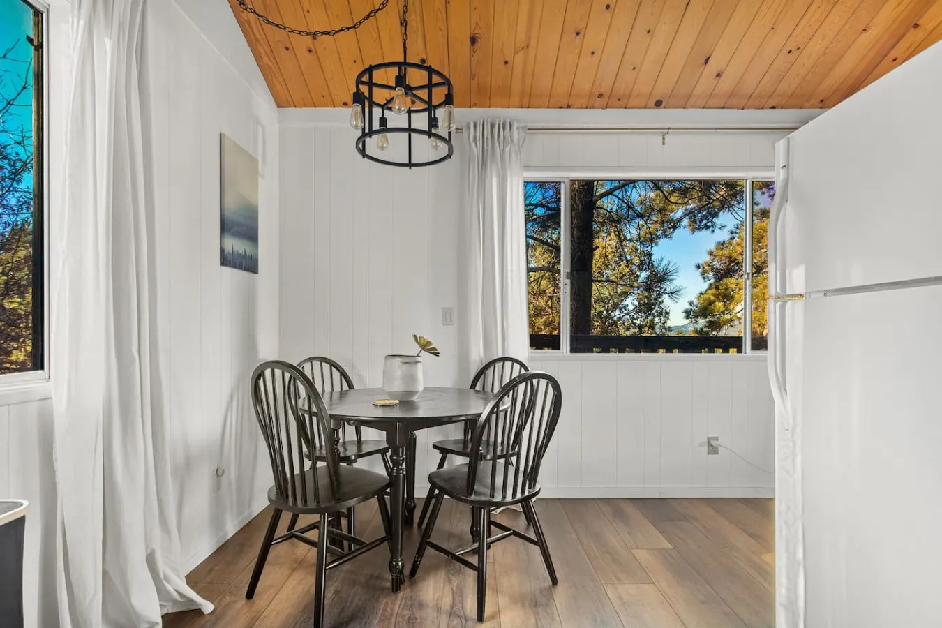 Serene Pines w Hot Tub, BBQ, Pets 13