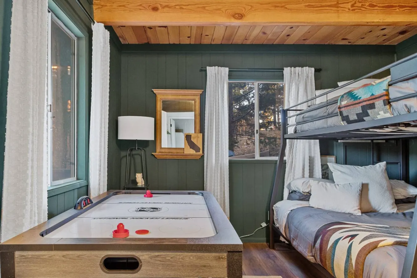 Serene Pines w Hot Tub, BBQ, Pets 20