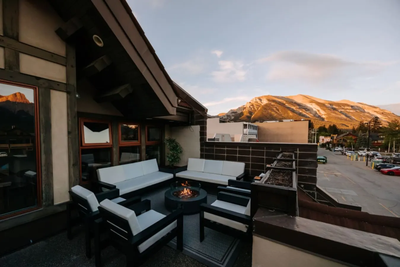 Sevenfold Sleeps 20 Luxe 7BR Retreat + Hot Tub 10