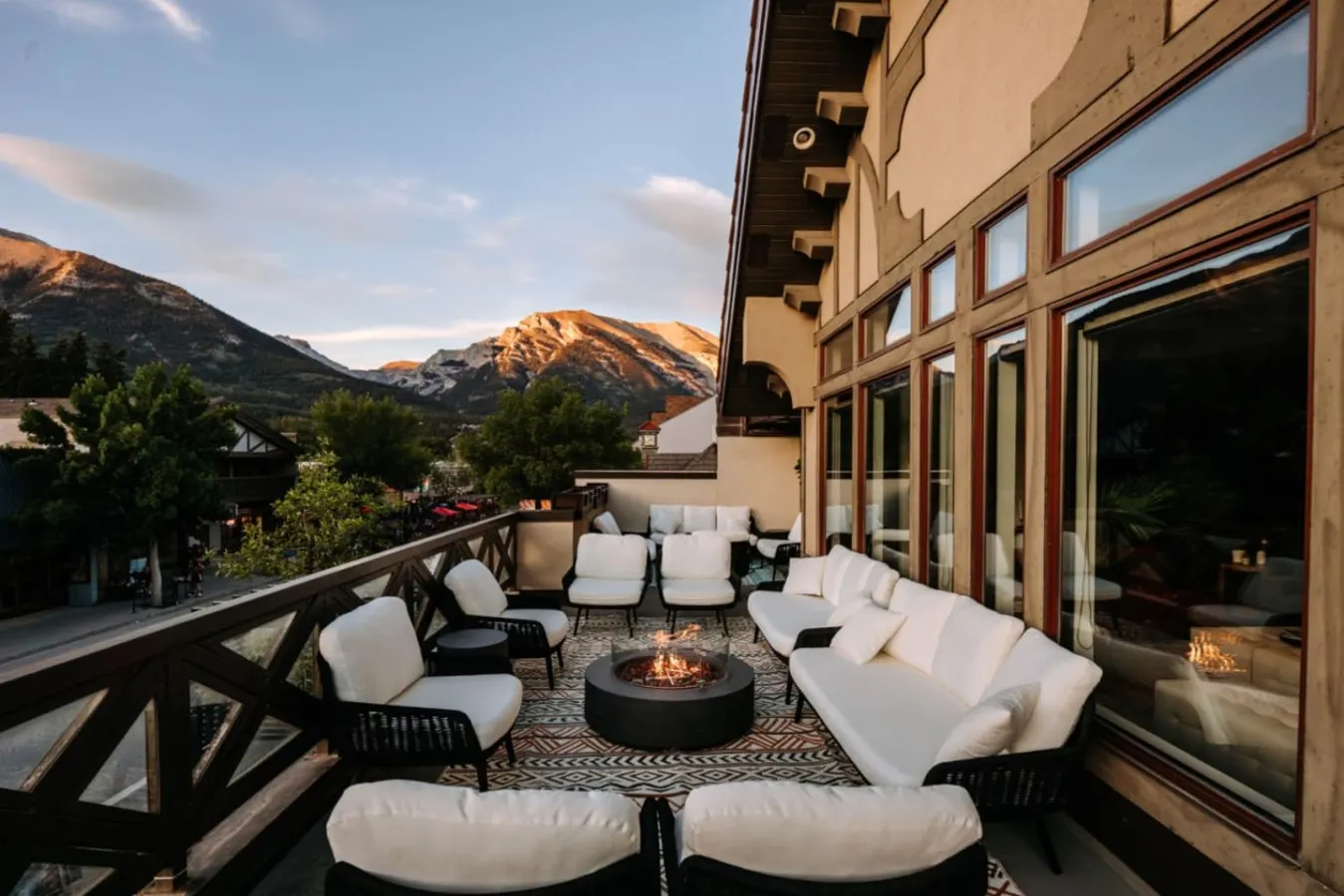 Sevenfold Sleeps 20 Luxe 7BR Retreat + Hot Tub 11