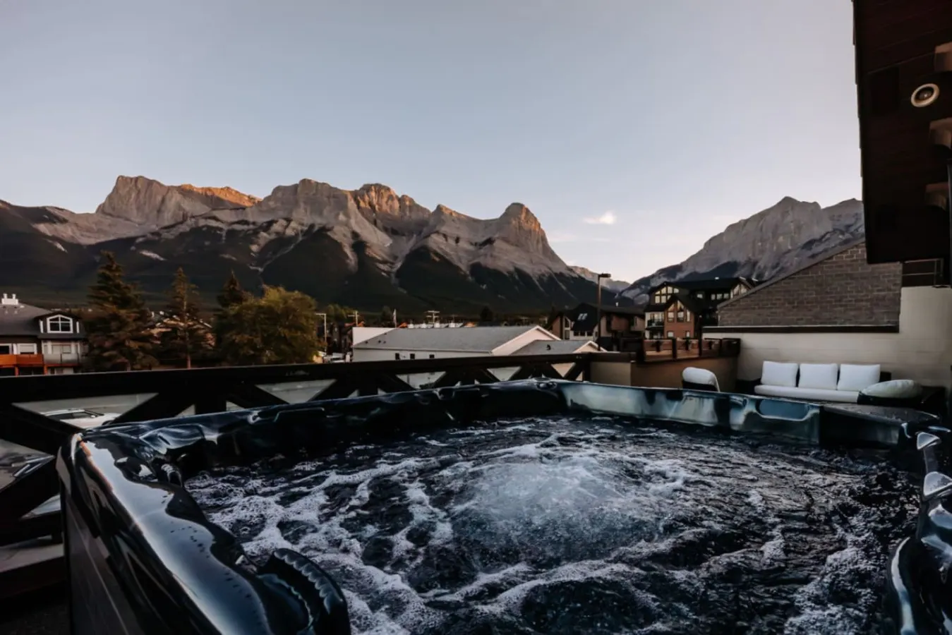 Sevenfold Sleeps 20 Luxe 7BR Retreat + Hot Tub 3