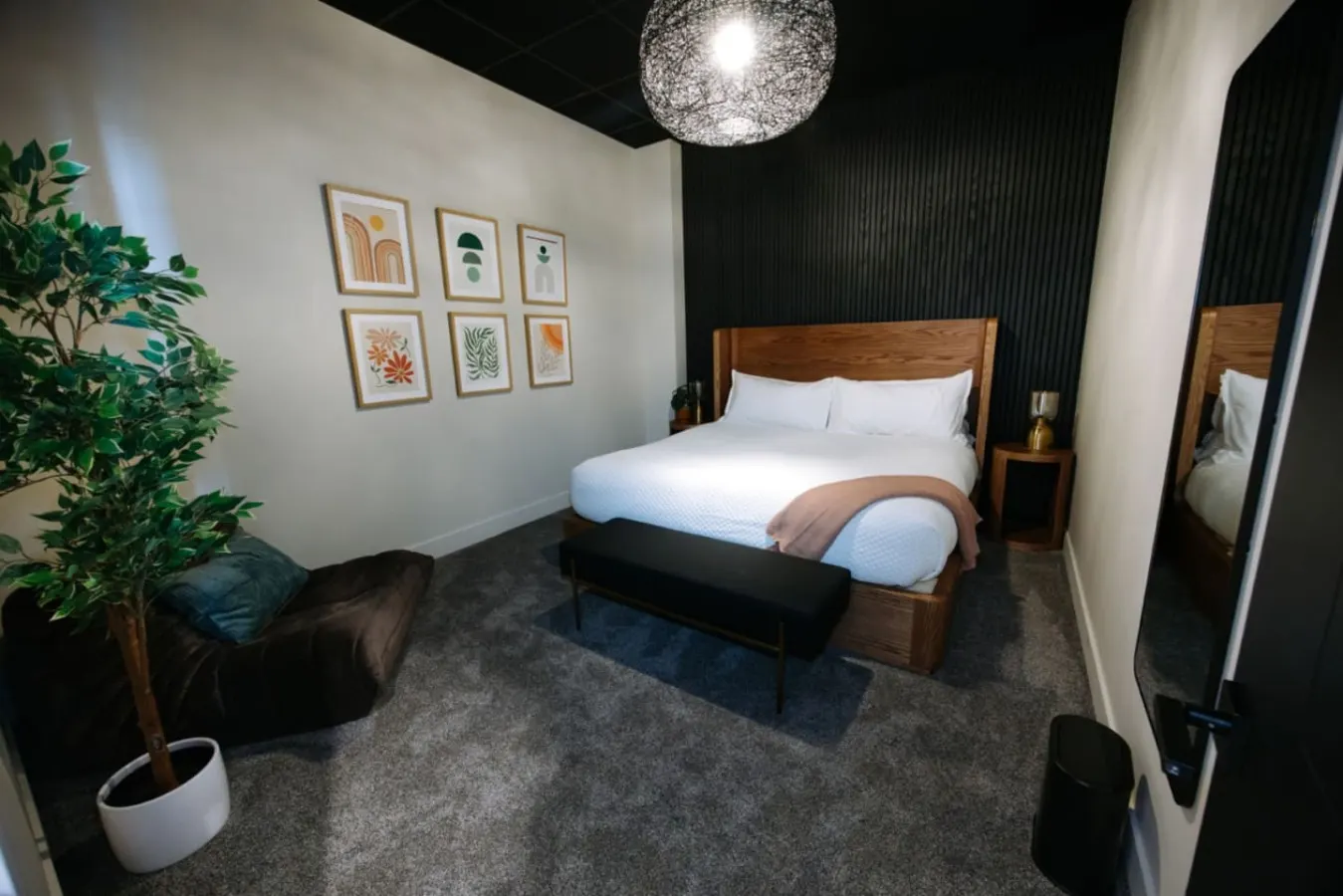 Sevenfold Sleeps 20 Luxe 7BR Retreat + Hot Tub 5