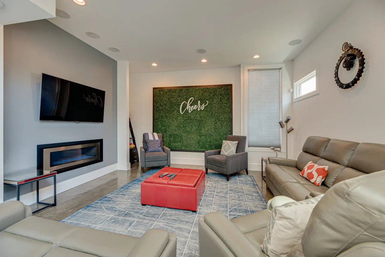 Dtown/Rooftop Hottub/Music Row/20ft ceiling/Gulch! 17