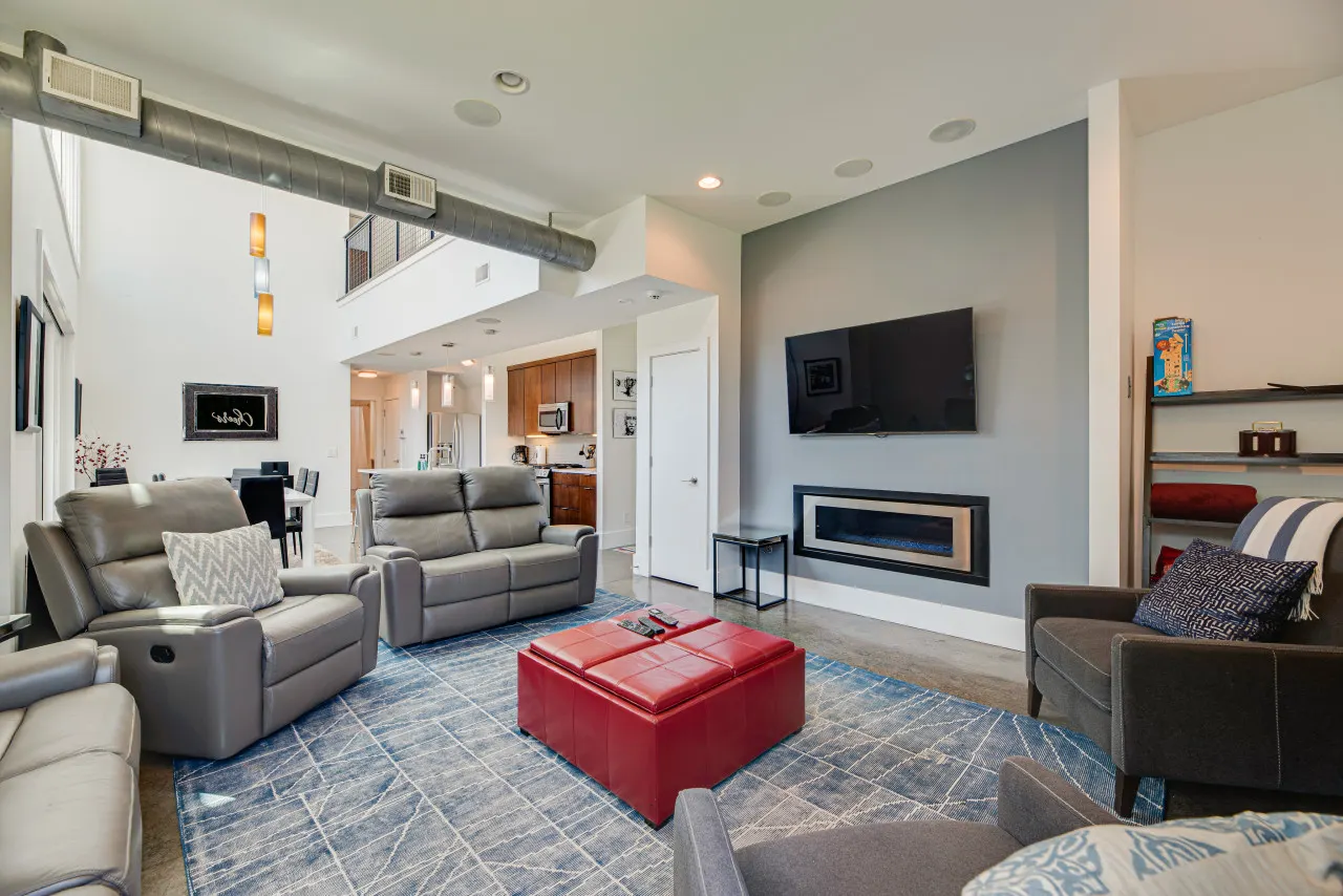 Dtown/Rooftop Hottub/Music Row/20ft ceiling/Gulch! 19