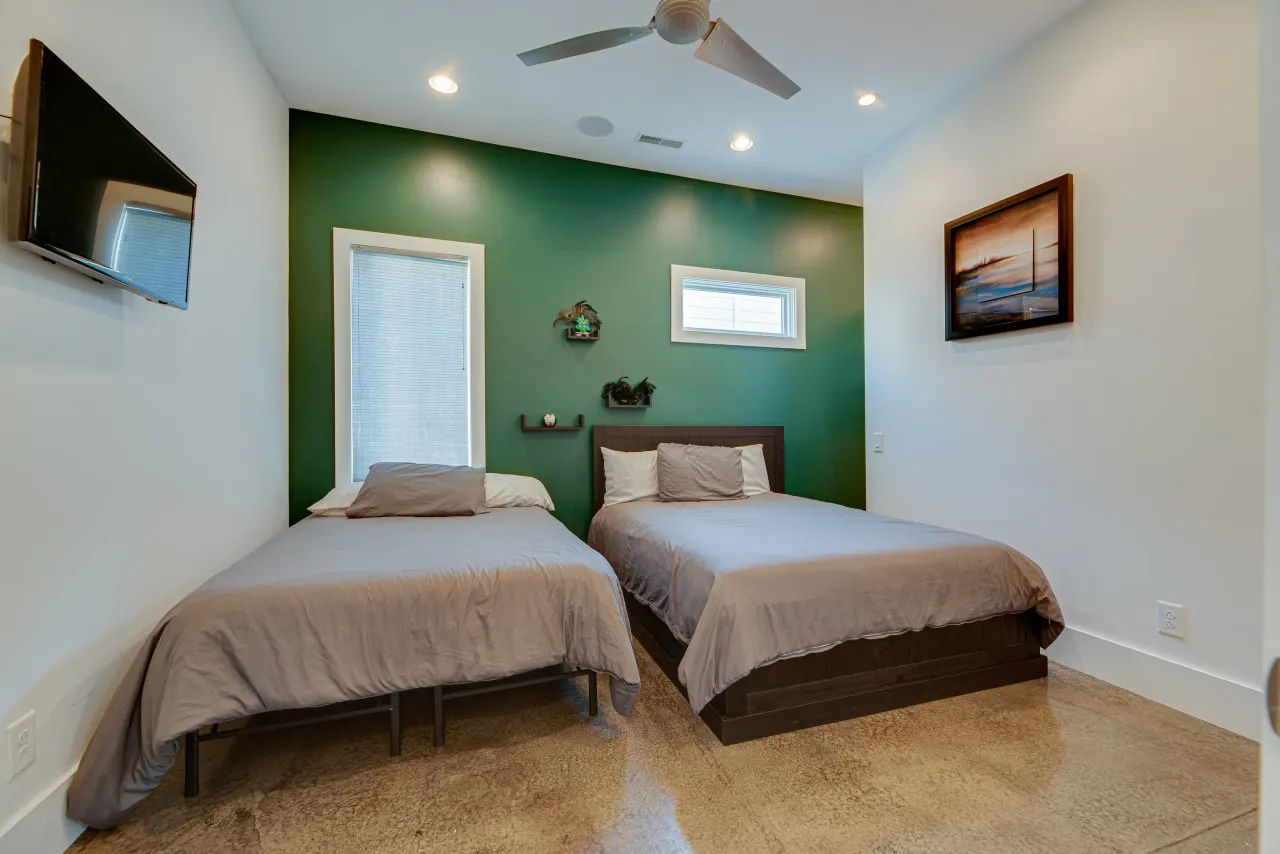 Dtown/Rooftop Hottub/Music Row/20ft ceiling/Gulch! 20